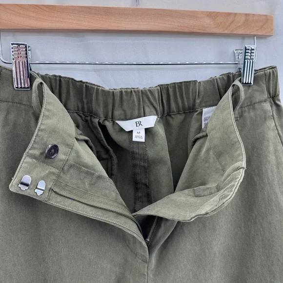 Banana Republic All Day Pant Olive Green Size Medium 8/10 Relaxed Fit Taper Leg - Picture 7 of 11